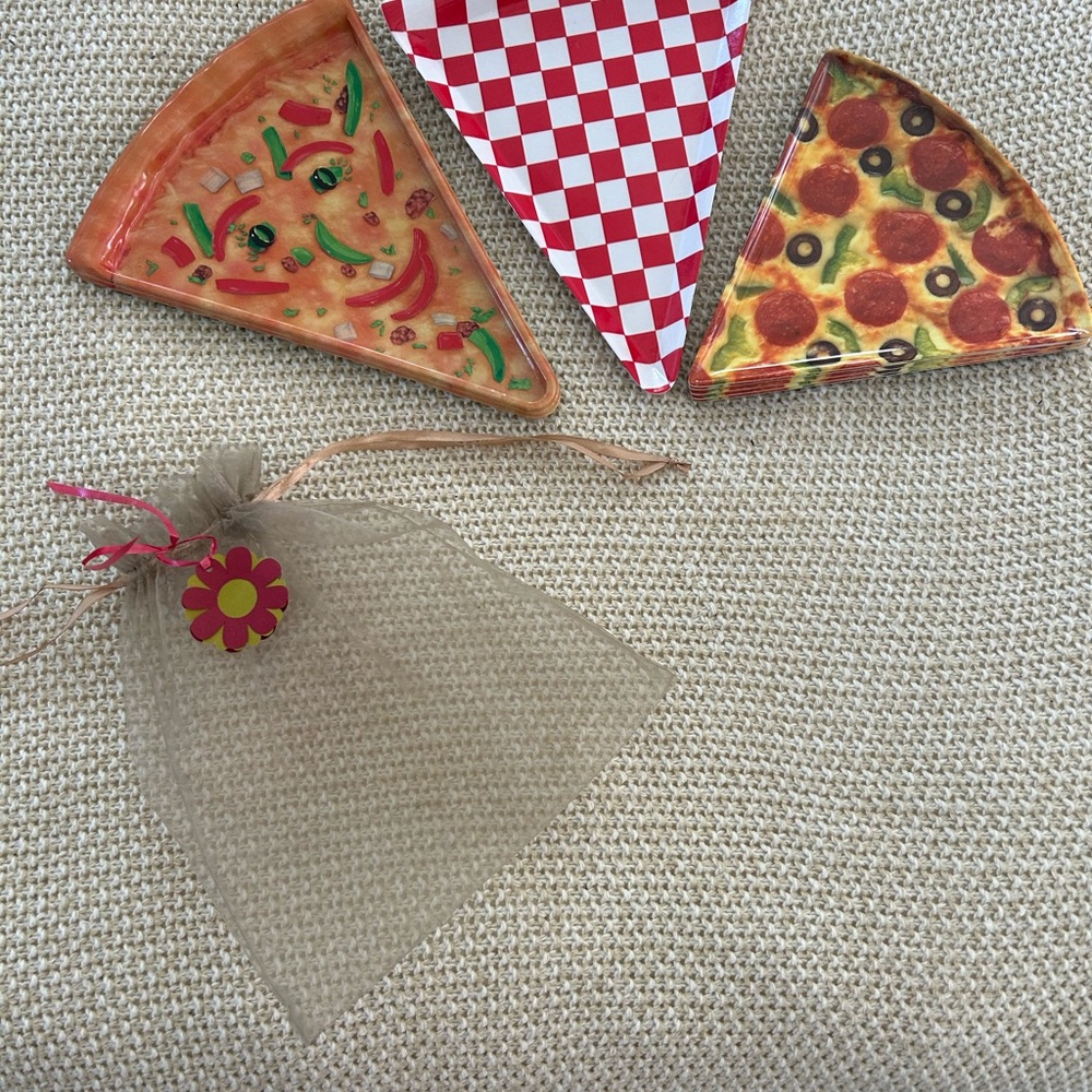 Def cool pizza dishes in 3 styles - bought as set in Malibu shop